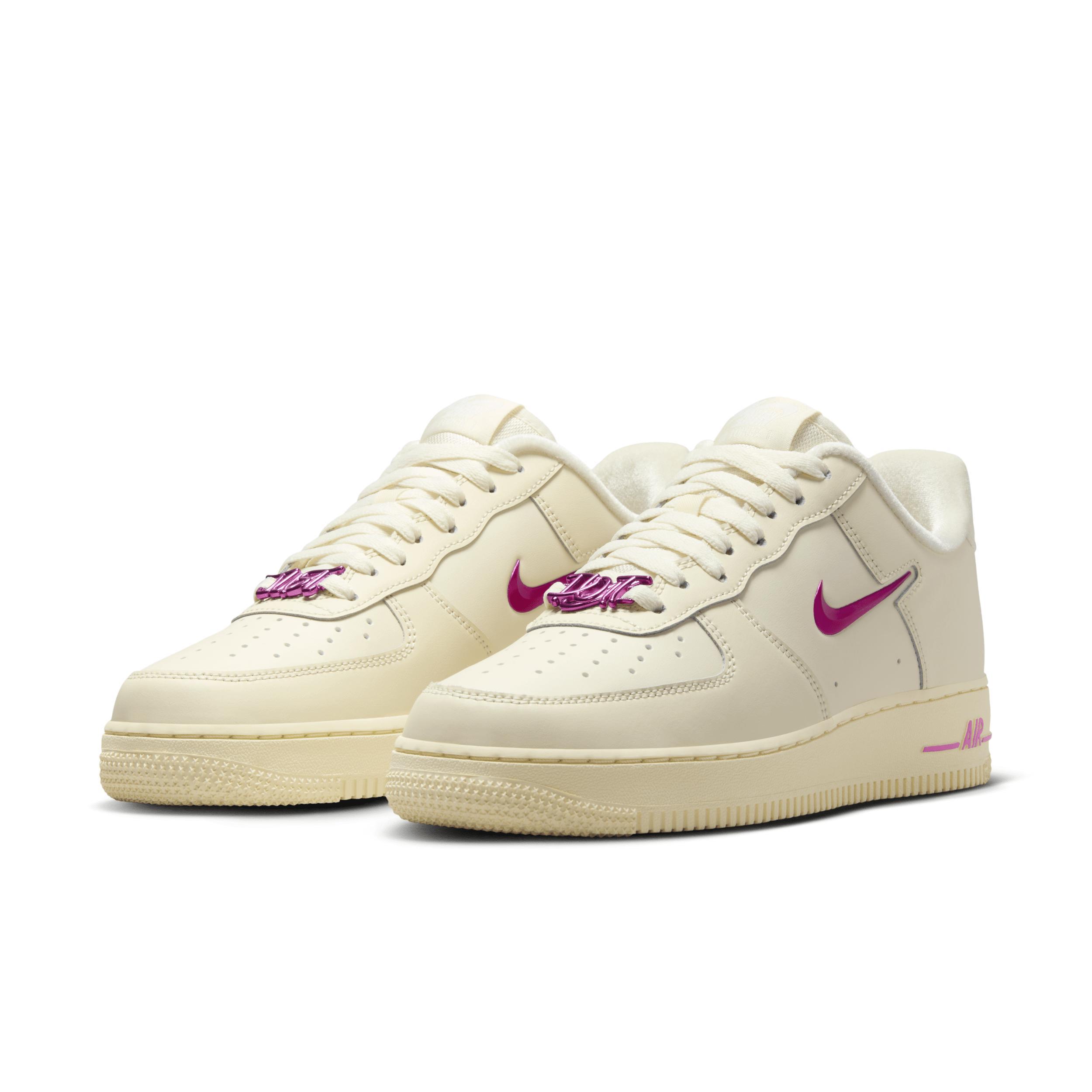 Nike Women's Air Force 1 '07 Shoes Product Image