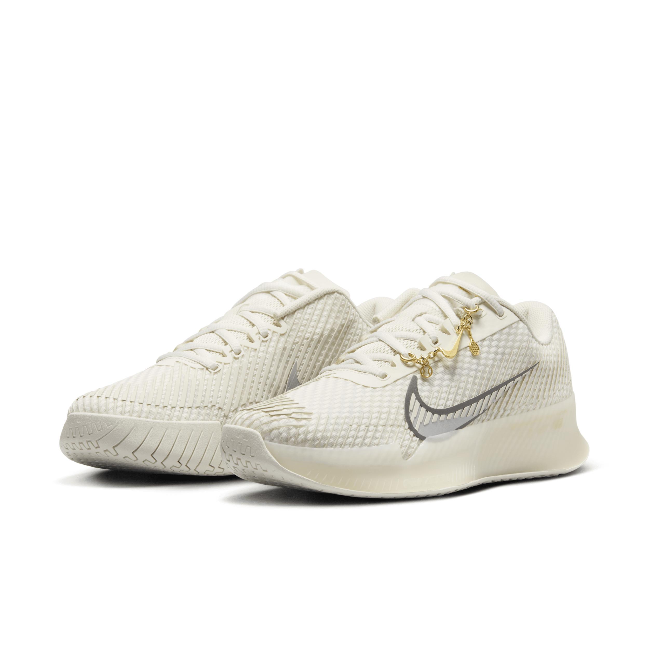 NikeCourt Vapor 11 Premium Women's Hard Court Tennis Shoes Product Image