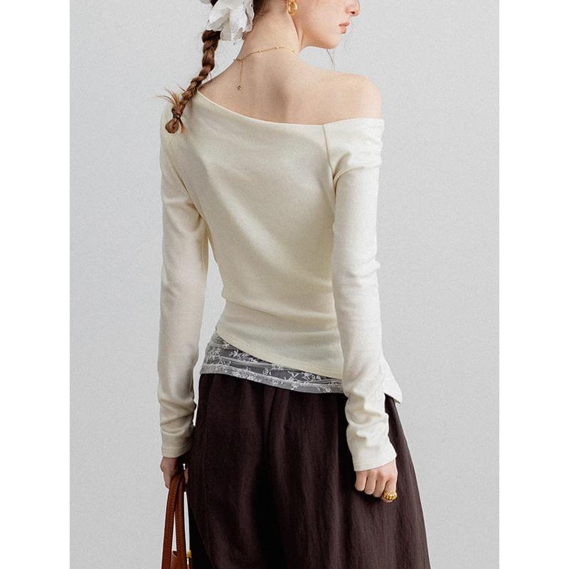 Long-Sleeve Asymmetrical Neck Mock Two-Piece Lace Panel Slim Fit T-Shirt Product Image