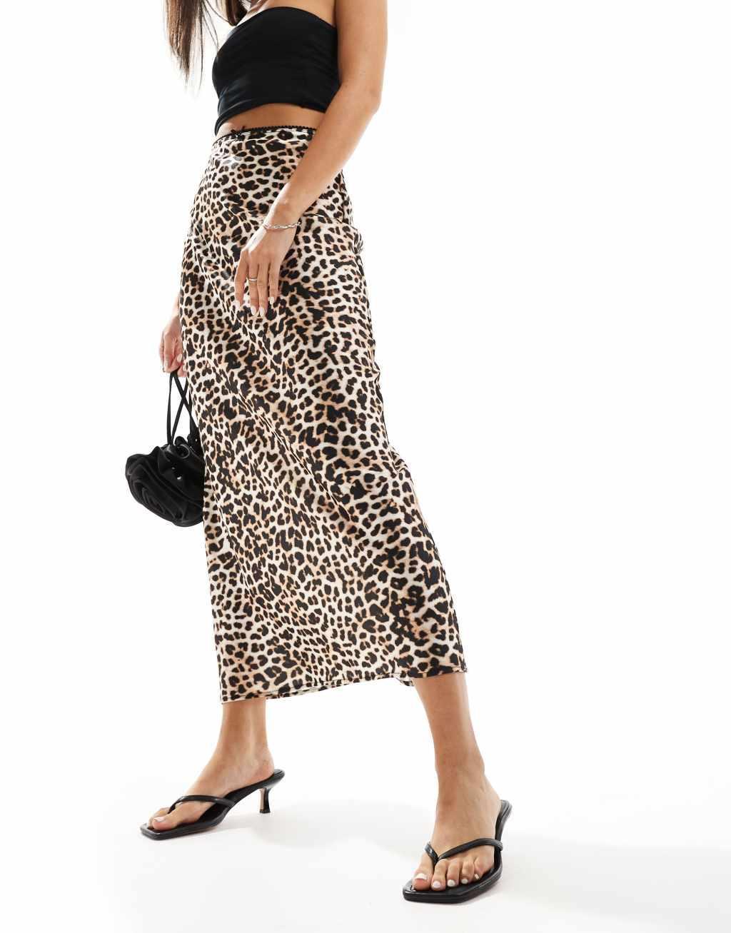 Stradivarius midi skirt in leopard print Product Image