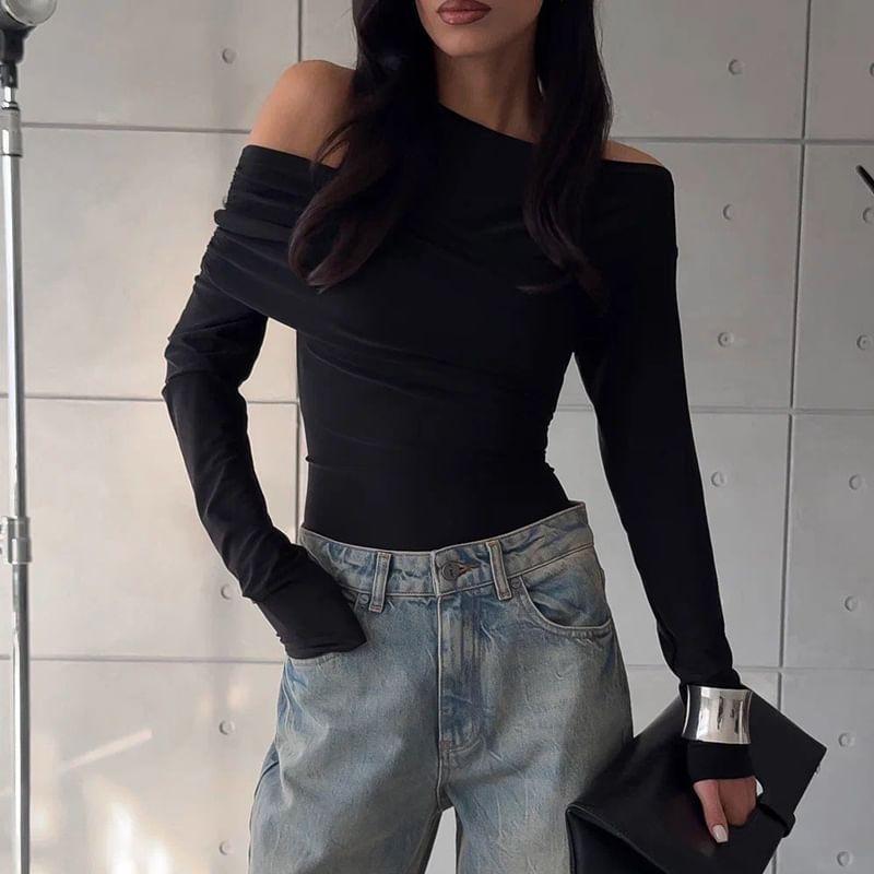 Long-Sleeve Cold-Shoulder Plain Asymmetrical Knit Top Product Image