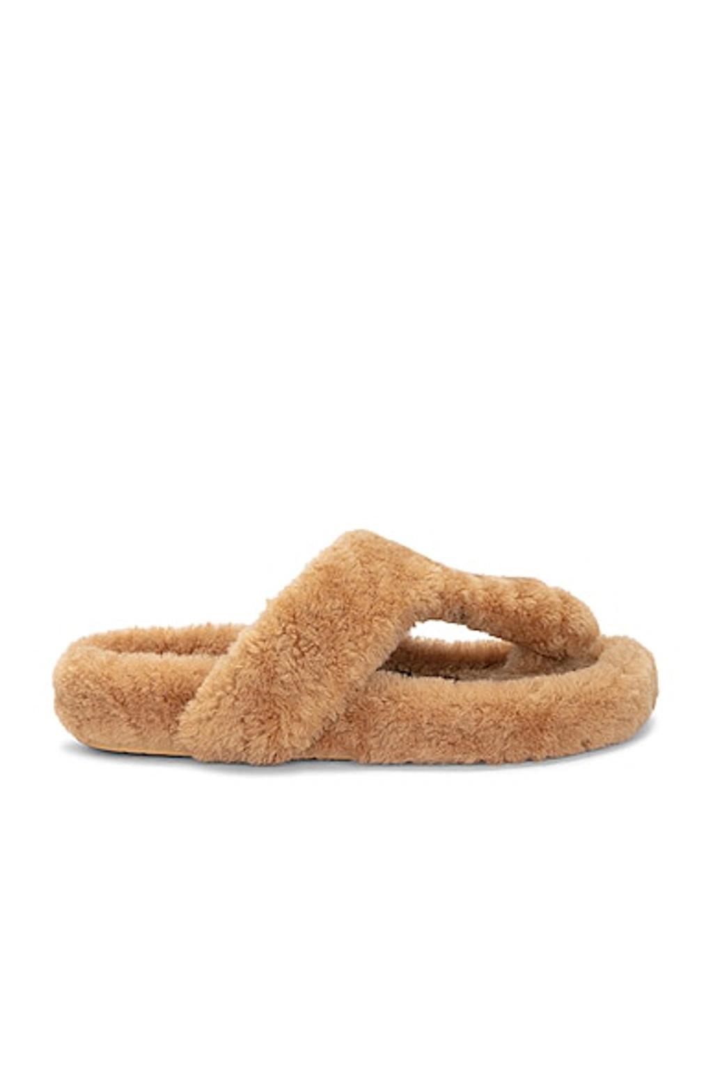 Ease Shearling Thong Sandals In Nude & Neutrals Product Image