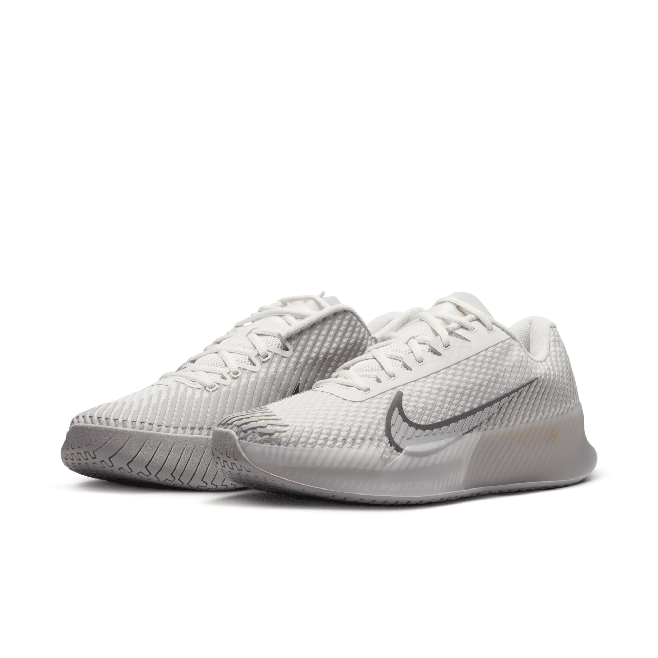 NikeCourt Vapor 11 Premium Men's Hard Court Tennis Shoes Product Image