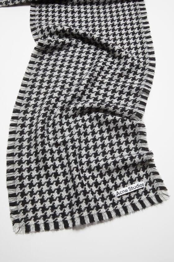 Houndstooth scarf Product Image