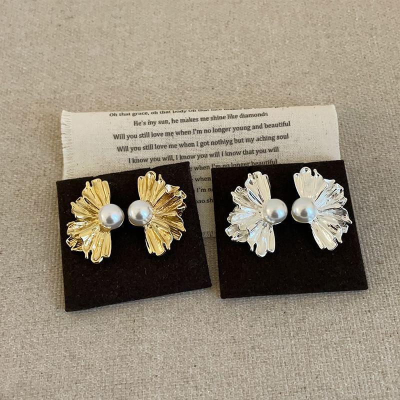 925 Sterling Silver Asymmetrical Flower Faux Pearl Stud Earring Product Image