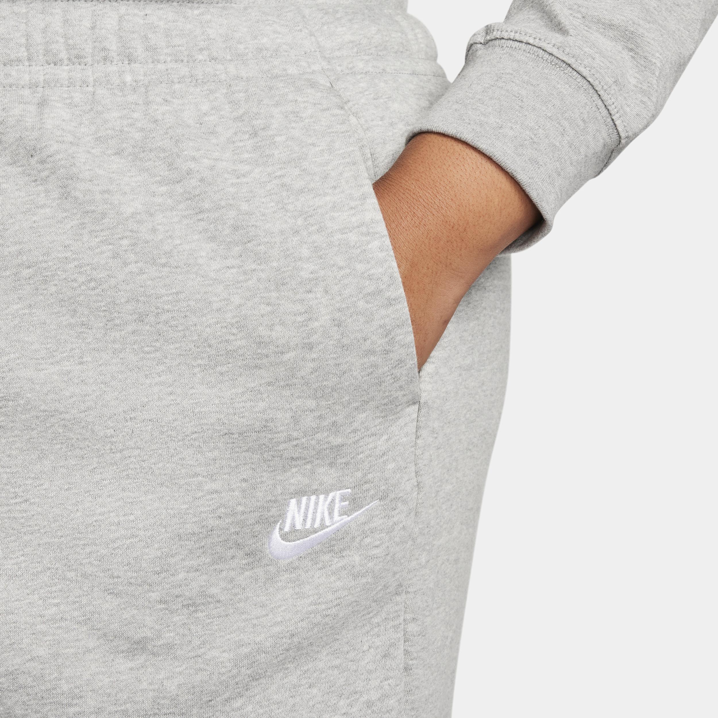 Women's Nike Sportswear Club Fleece Mid-Rise Wide-Leg Sweatpants (Plus Size) Product Image