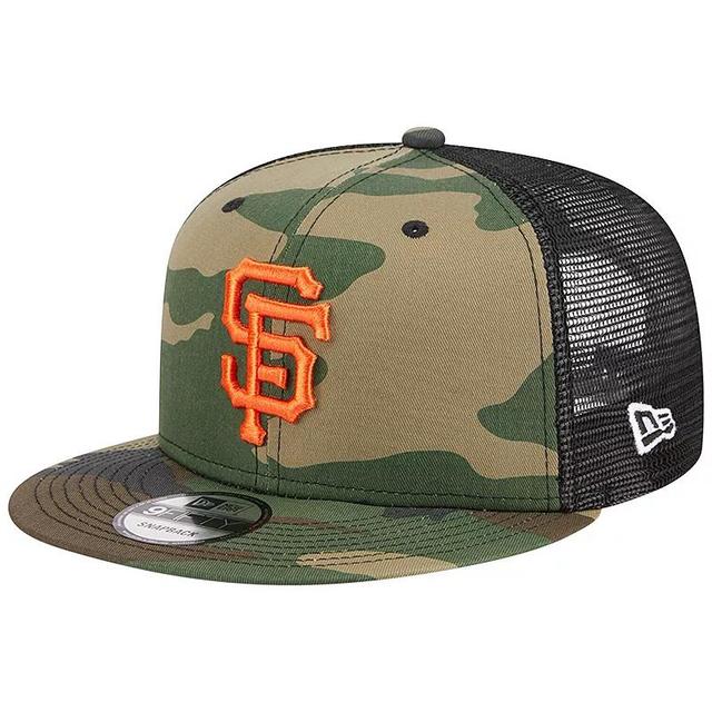 Mens New Era Camo San Francisco Giants Woodland Camo Trucker 9FIFTY Snapback Hat Product Image