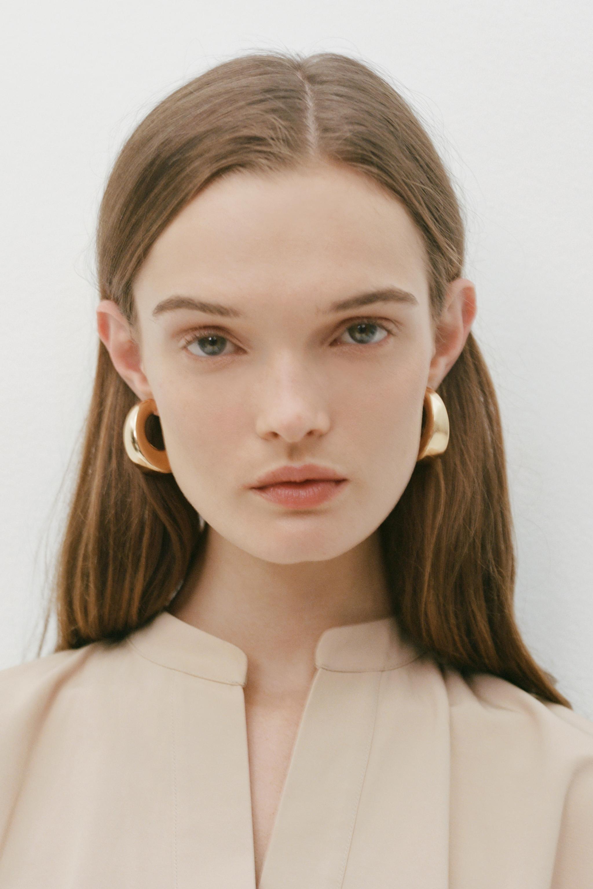 CHUNKY HOOP EARRINGS Product Image