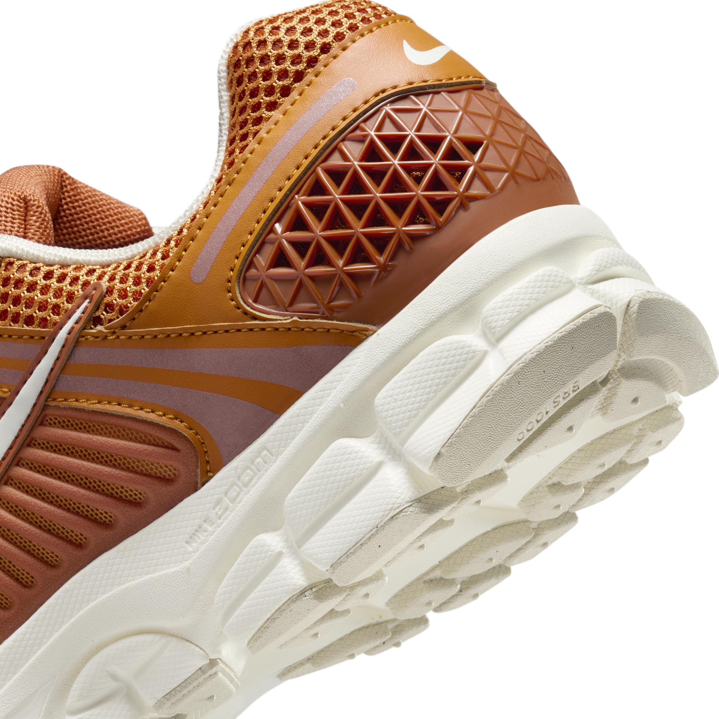 Nike Men's Zoom Vomero 5 Shoes Product Image