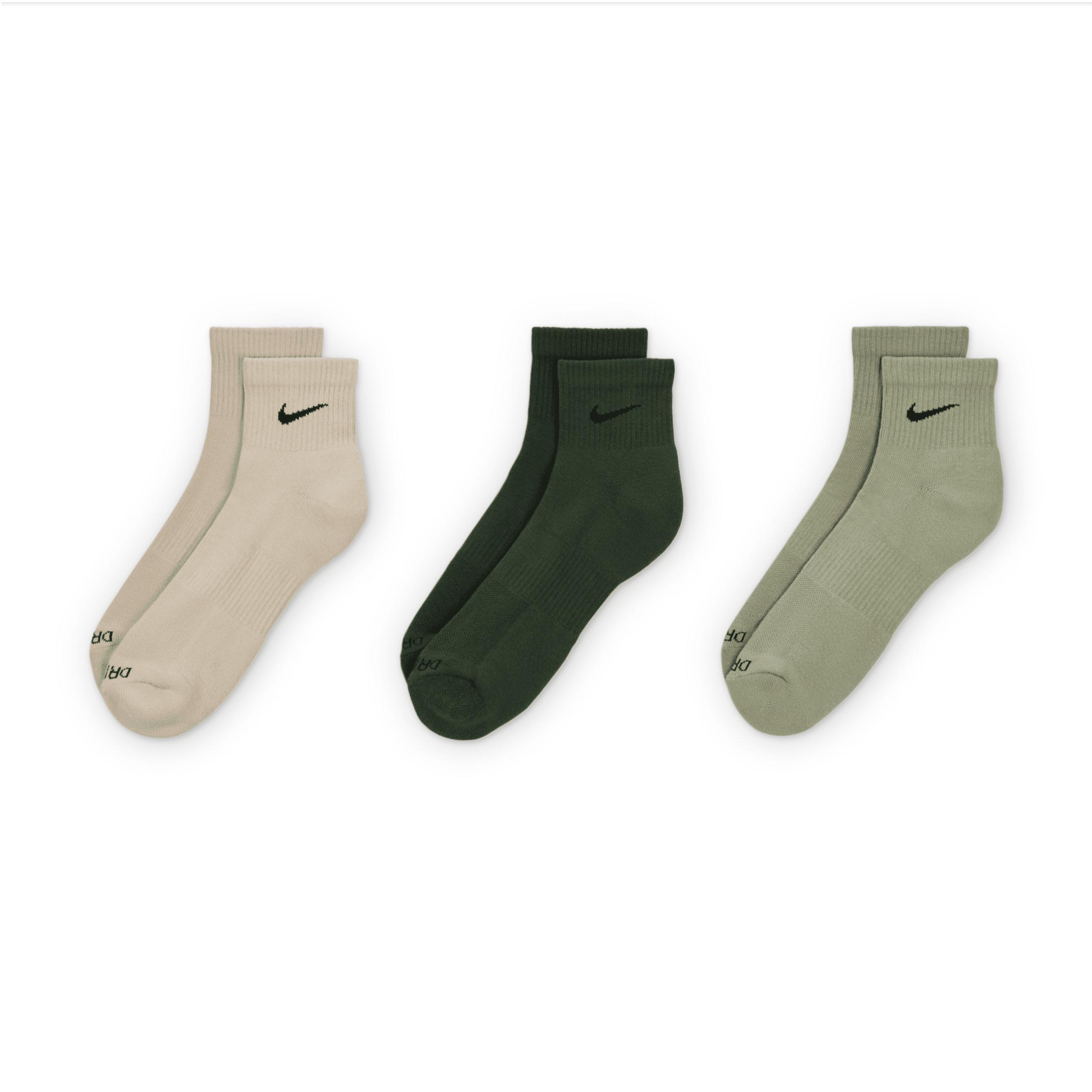 Nike Men's Everyday Plus Cushioned Training Ankle Socks (3 Pairs) Product Image