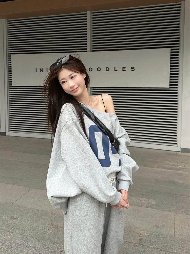 Boat Neck Numbering Cropped Pullover / Drawstring Waist Wide Leg Sweatpants / Set Product Image