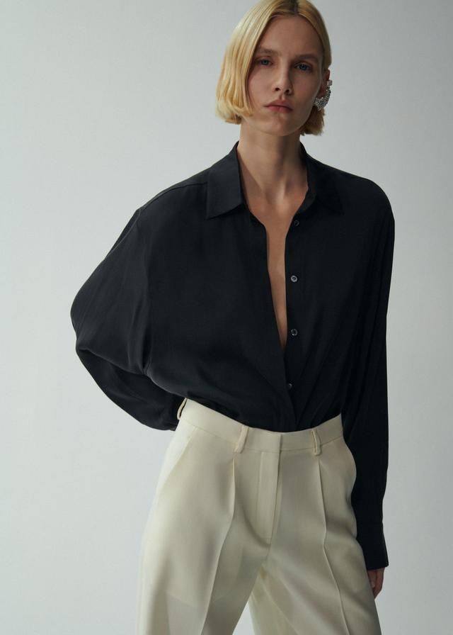 Classic silk shirt in black Product Image