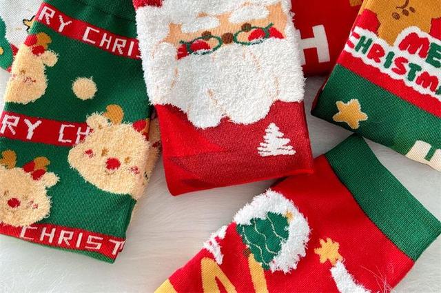 Set of 4 Pairs: Christmas Cartoon Print Socks Product Image