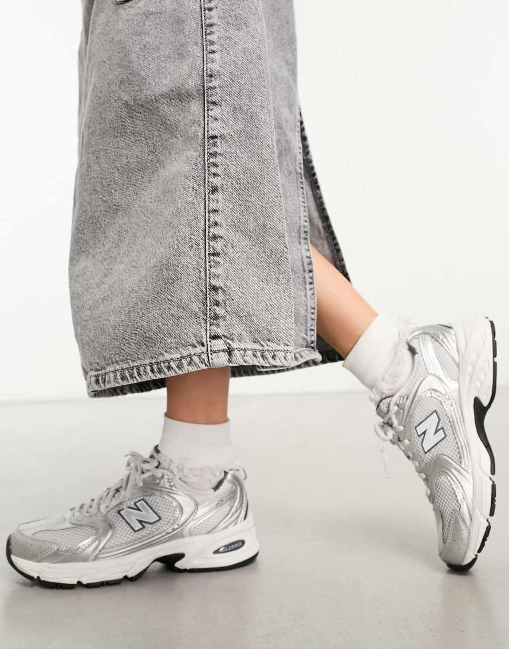 New Balance 530 sneakers in white & silver Product Image