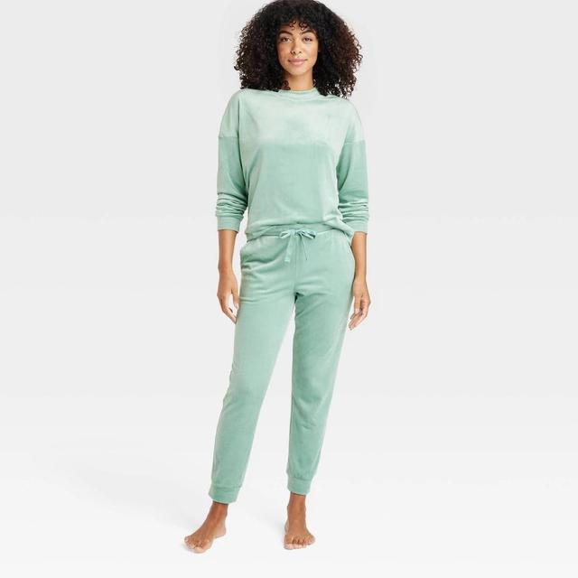 Womens Minky Fleece Pullover Top and Joggers Pajama Set - Auden L Product Image