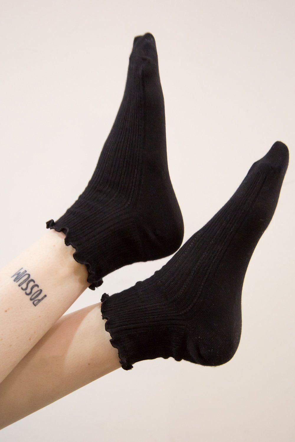 Ruffle Ribbed Socks Product Image