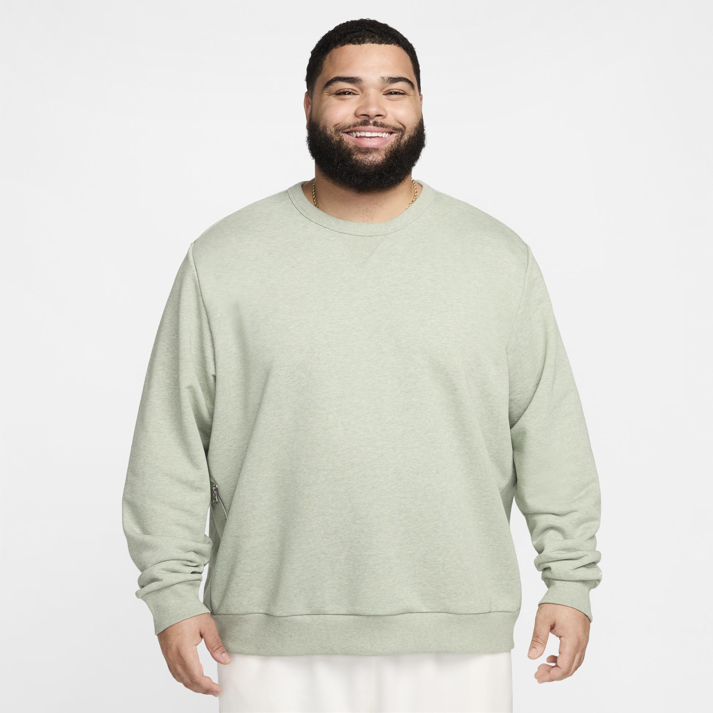 Nike Men's Standard Issue Dri-FIT Basketball Crew-Neck Sweatshirt Product Image