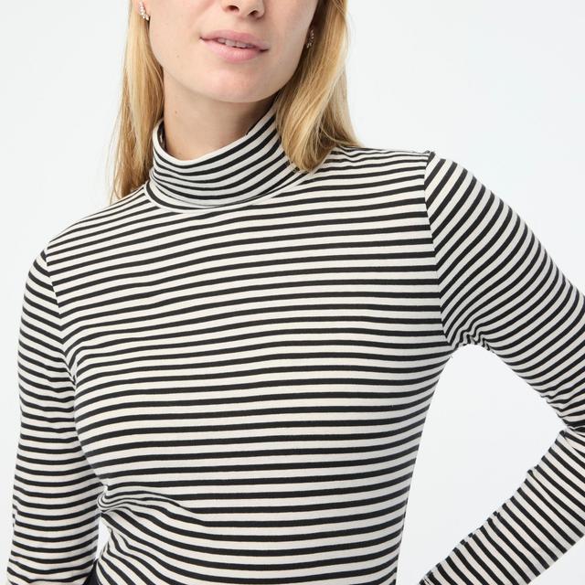 Printed tissue turtleneck Product Image