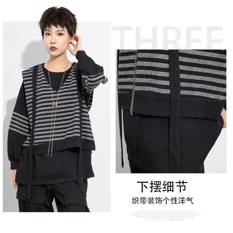 Set: Round Neck Striped Panel Pullover + V-Neck Slit Vest Product Image