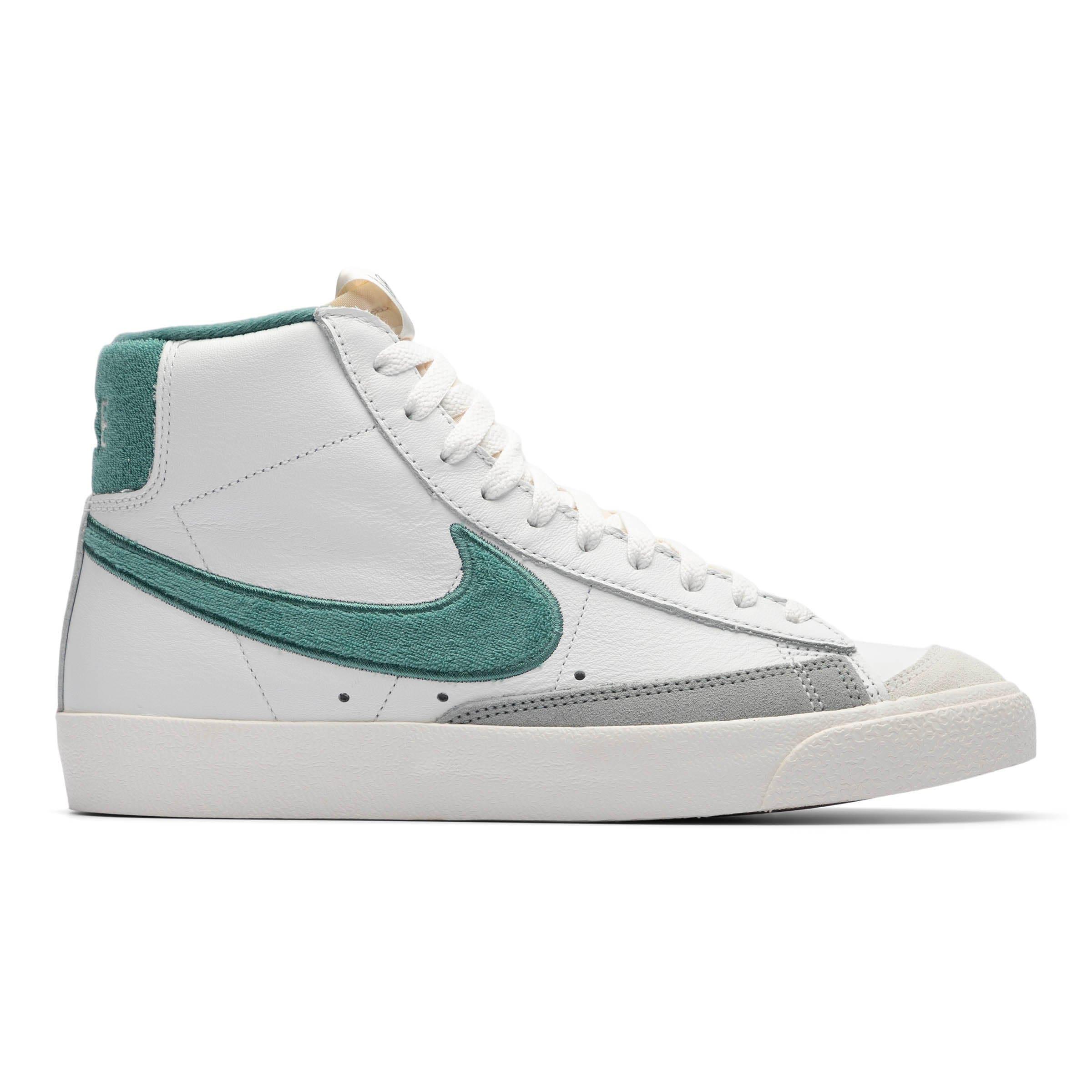 NIKE BLAZER MID '77 PREMIUM Product Image