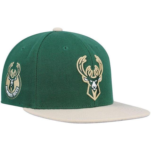 Mens Mitchell & Ness Green Milwaukee Bucks Core Side Snapback Hat Product Image