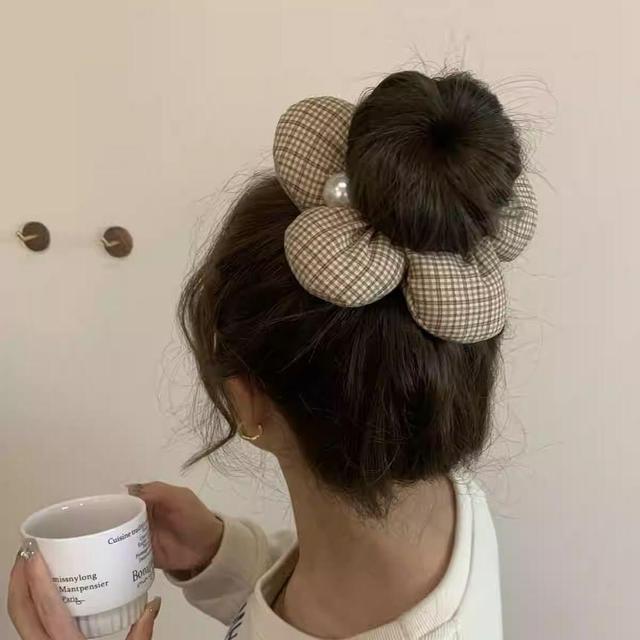 Faux Pearl Flower Padded Scrunchie Product Image