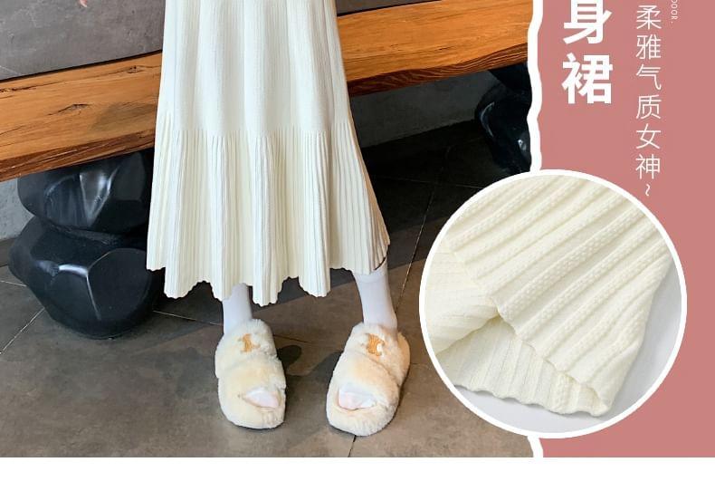 High Rise Plain Maxi A-Line Pleated Skirt Product Image