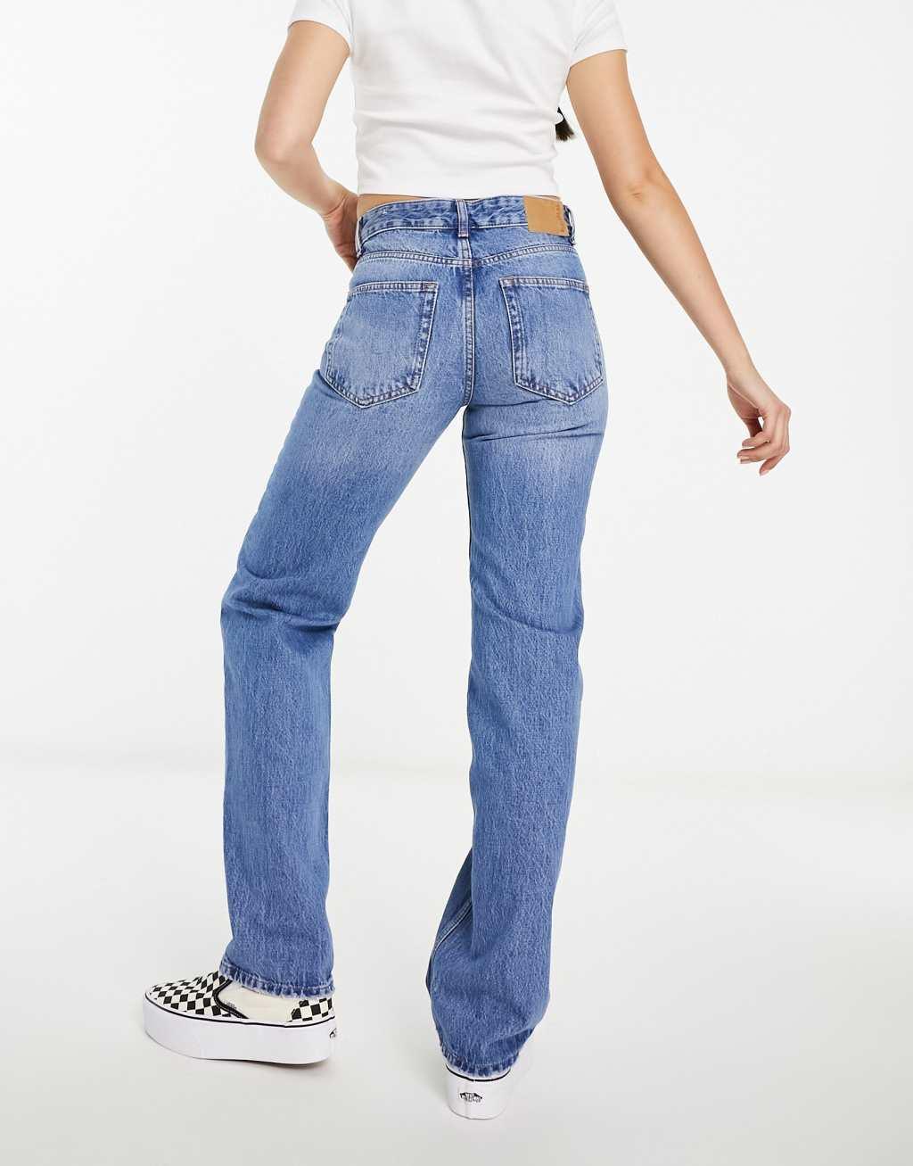 Pull&Bear mid rise straight leg jeans in mid blue Product Image