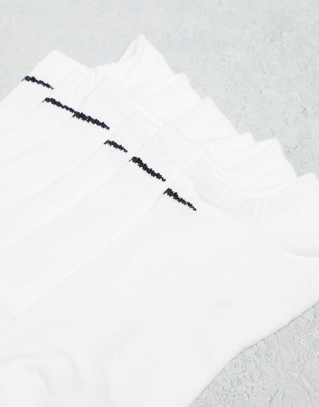 Nike Training Everyday Cushioned 6 pack sneaker socks in white Product Image