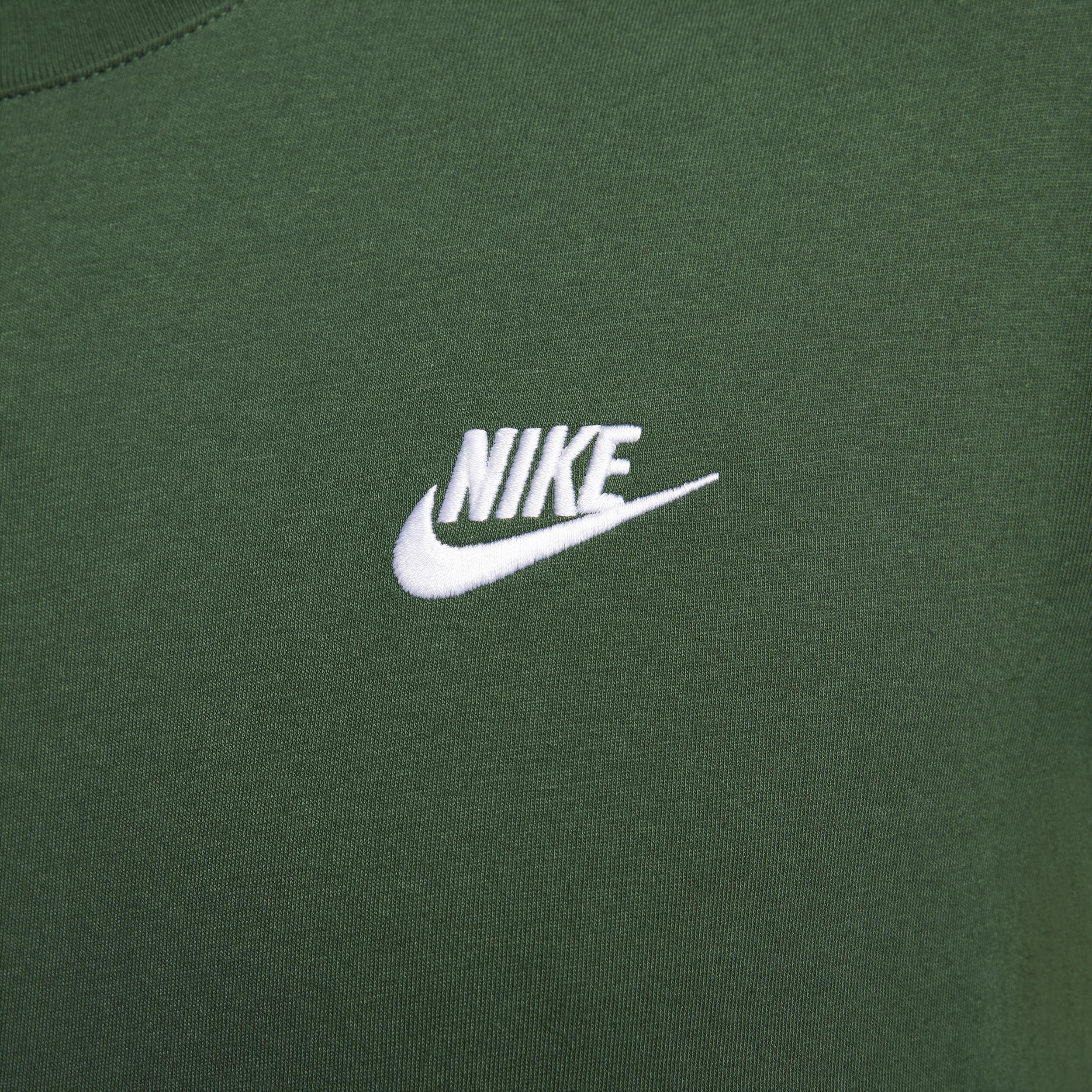 Men's Nike Sportswear Club T-Shirt Product Image