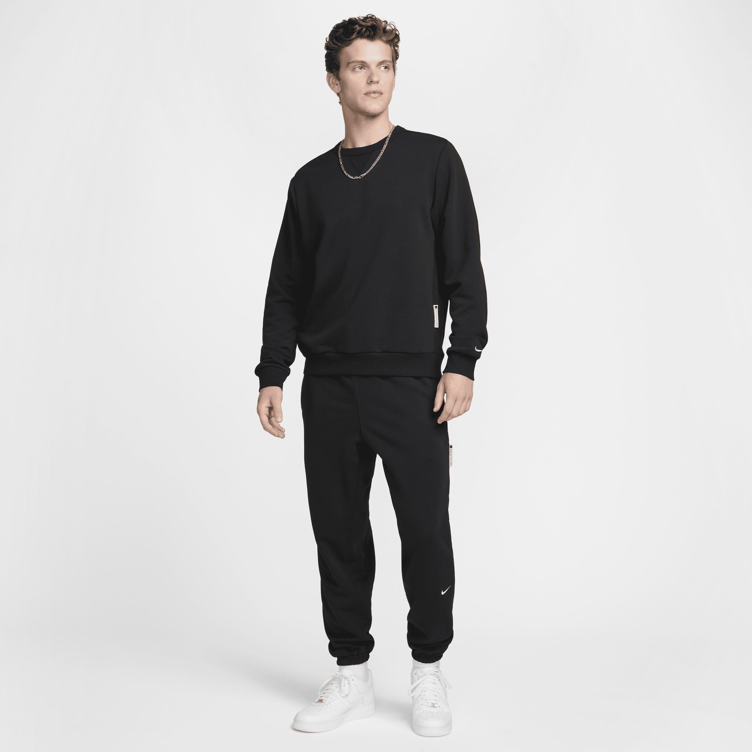 Nike Standard Issue Men's Dri-FIT Basketball Crew-Neck Sweatshirt Product Image