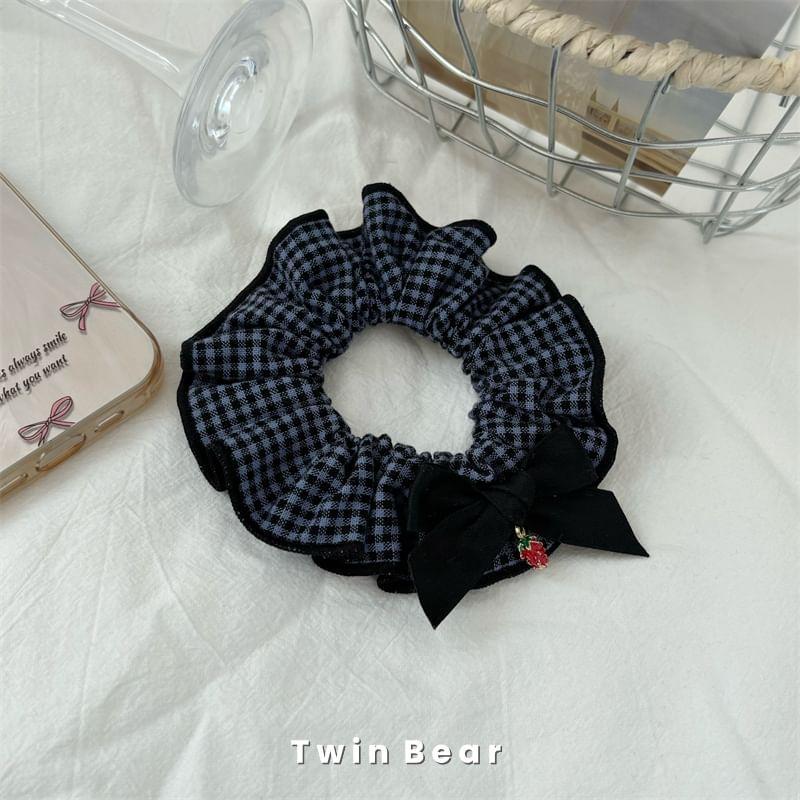 Bow Plaid Scrunchie Product Image