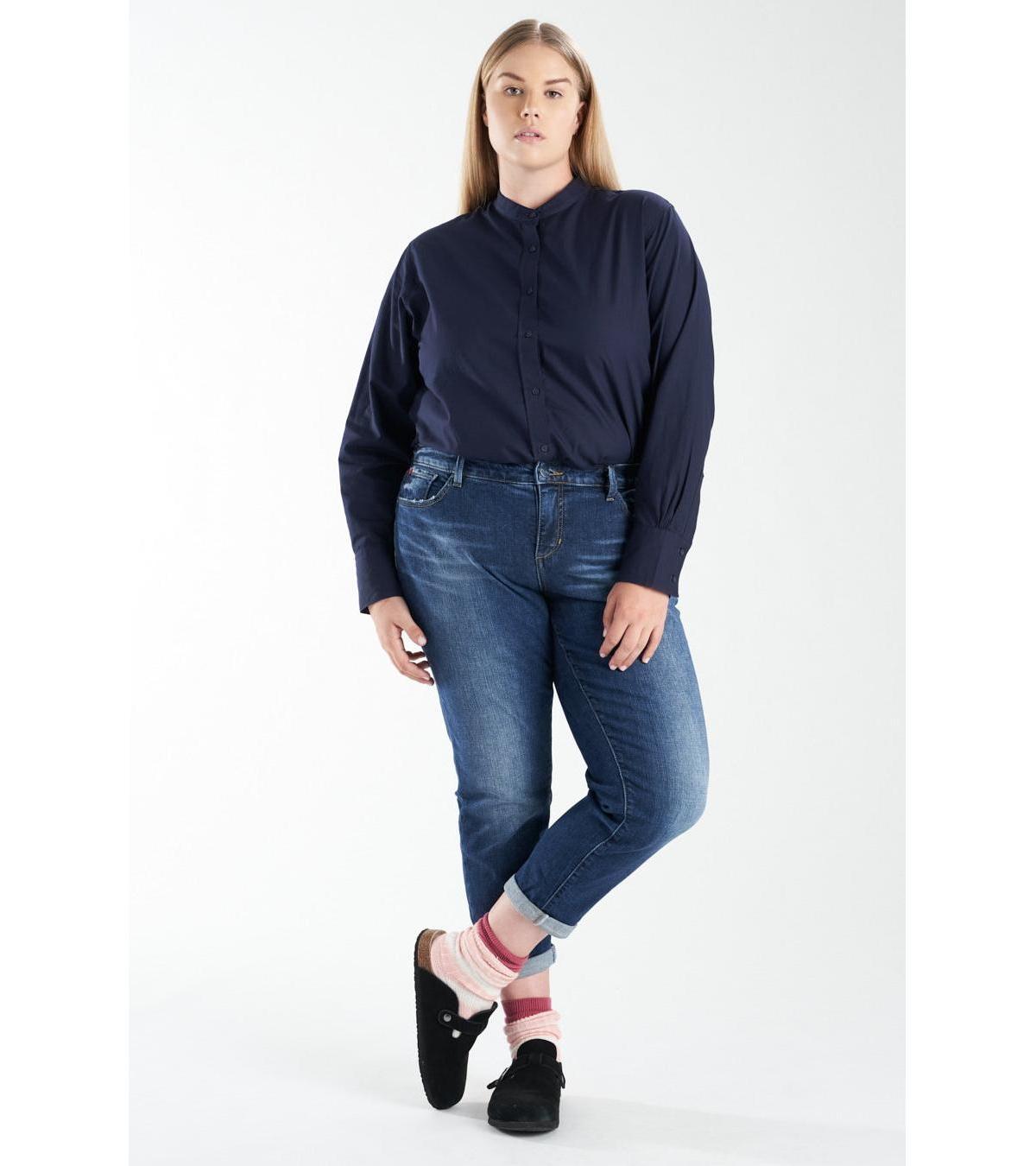 Womens Mid-Rise Boyfriend Ankle Jeans Product Image