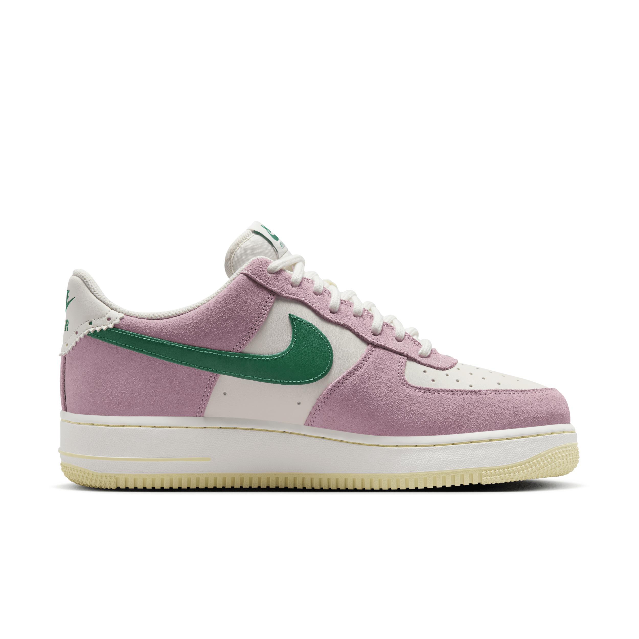 Nike Men's Air Force 1 '07 LV8 Shoes Product Image