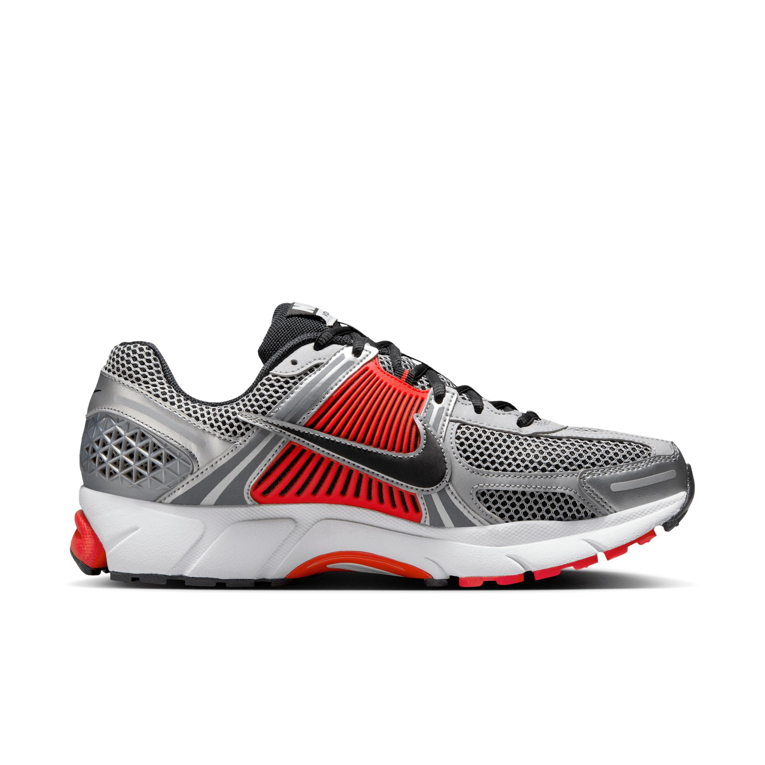 Nike Men's Zoom Vomero 5 Shoes Product Image