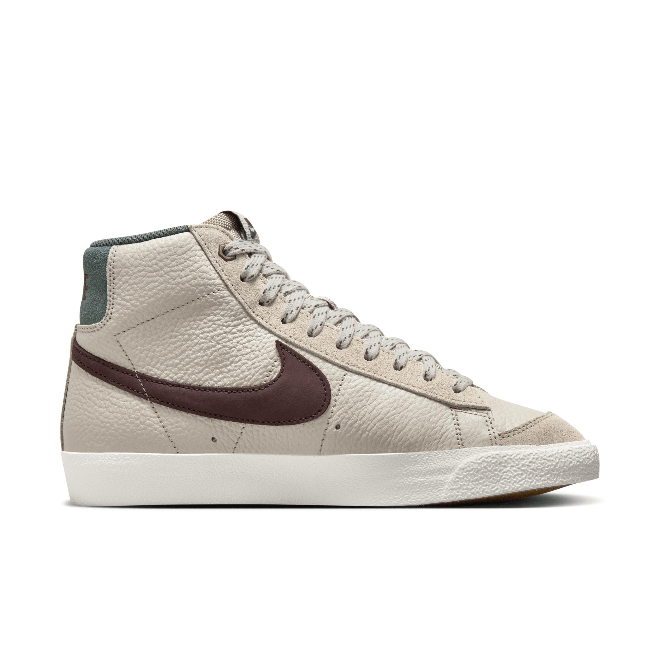 Nike Men's Blazer Mid '77 Shoes Product Image