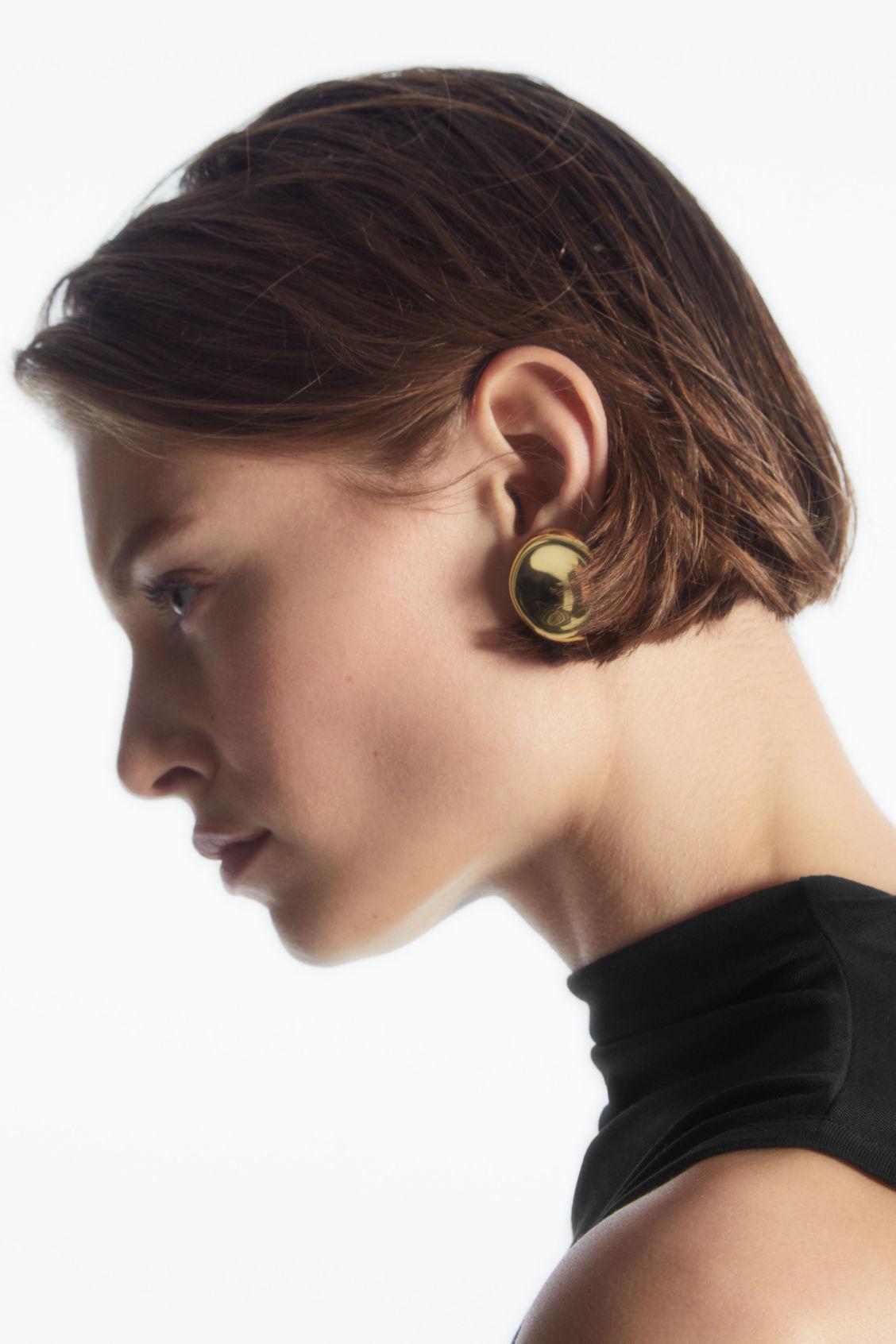 MISMATCHED ORGANIC-SHAPED EARRINGS Product Image