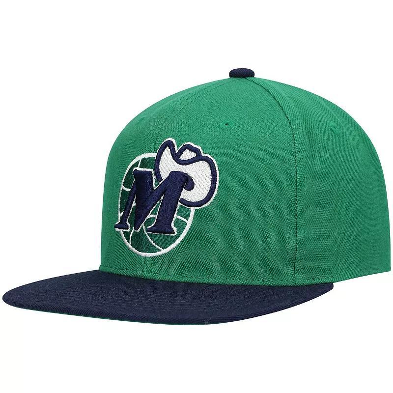 Mens Mitchell & Ness Green/Navy Dallas Mavericks Hardwood Classics Team Two-Tone 2.0 Snapback Hat Product Image