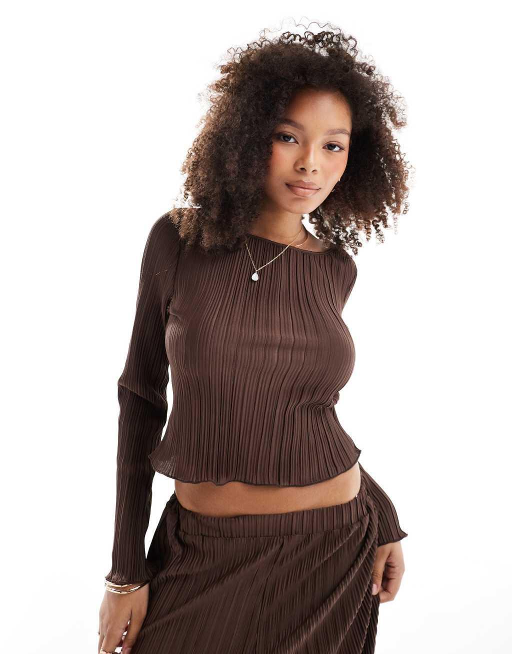 Vero Moda plisse wide sleeve top in chocolate brown - part of a set Product Image