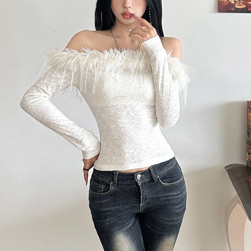 Long-Sleeve Off Shoulder Furry Trim Crop Top Product Image