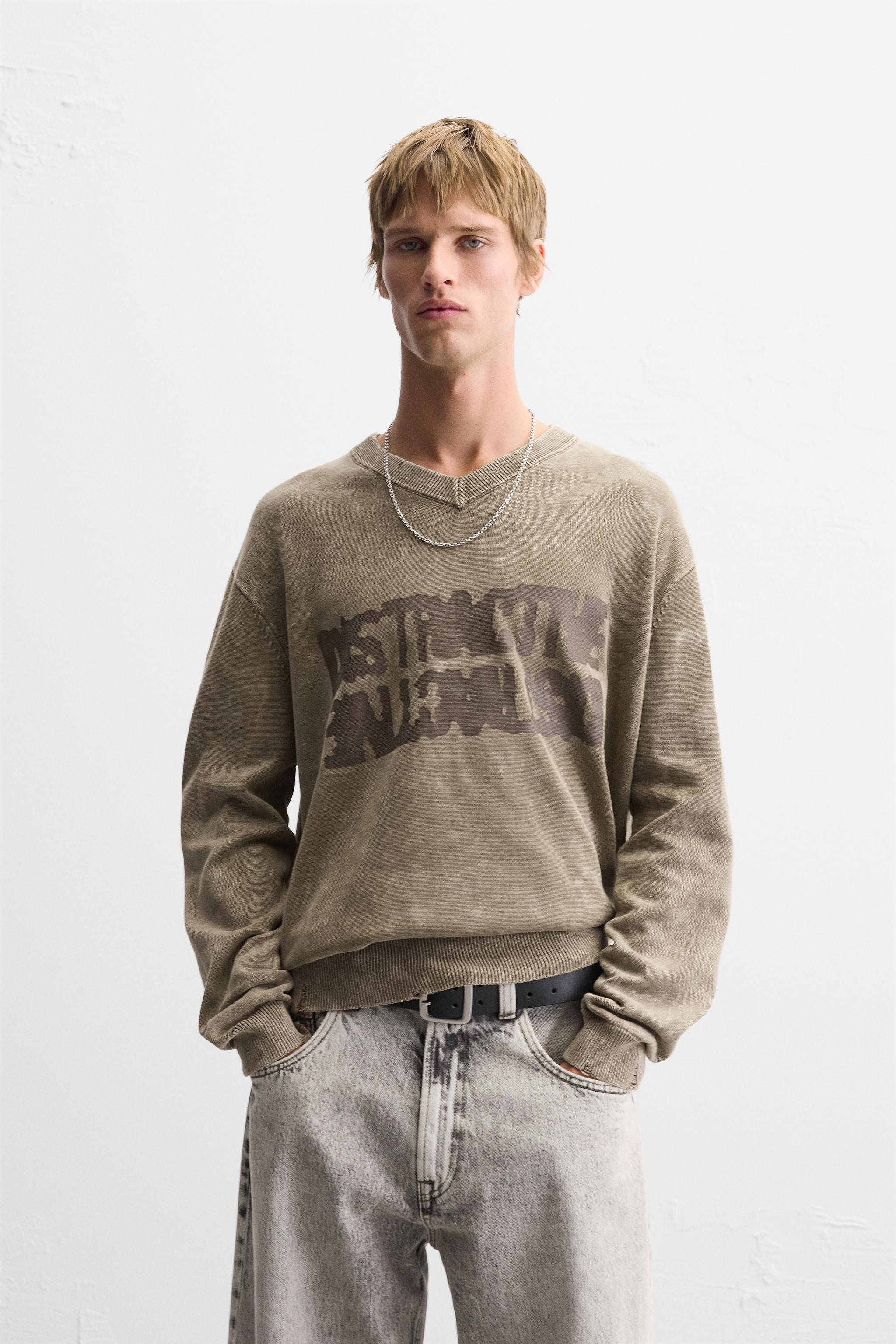 TEXT PRINT SWEATER Product Image