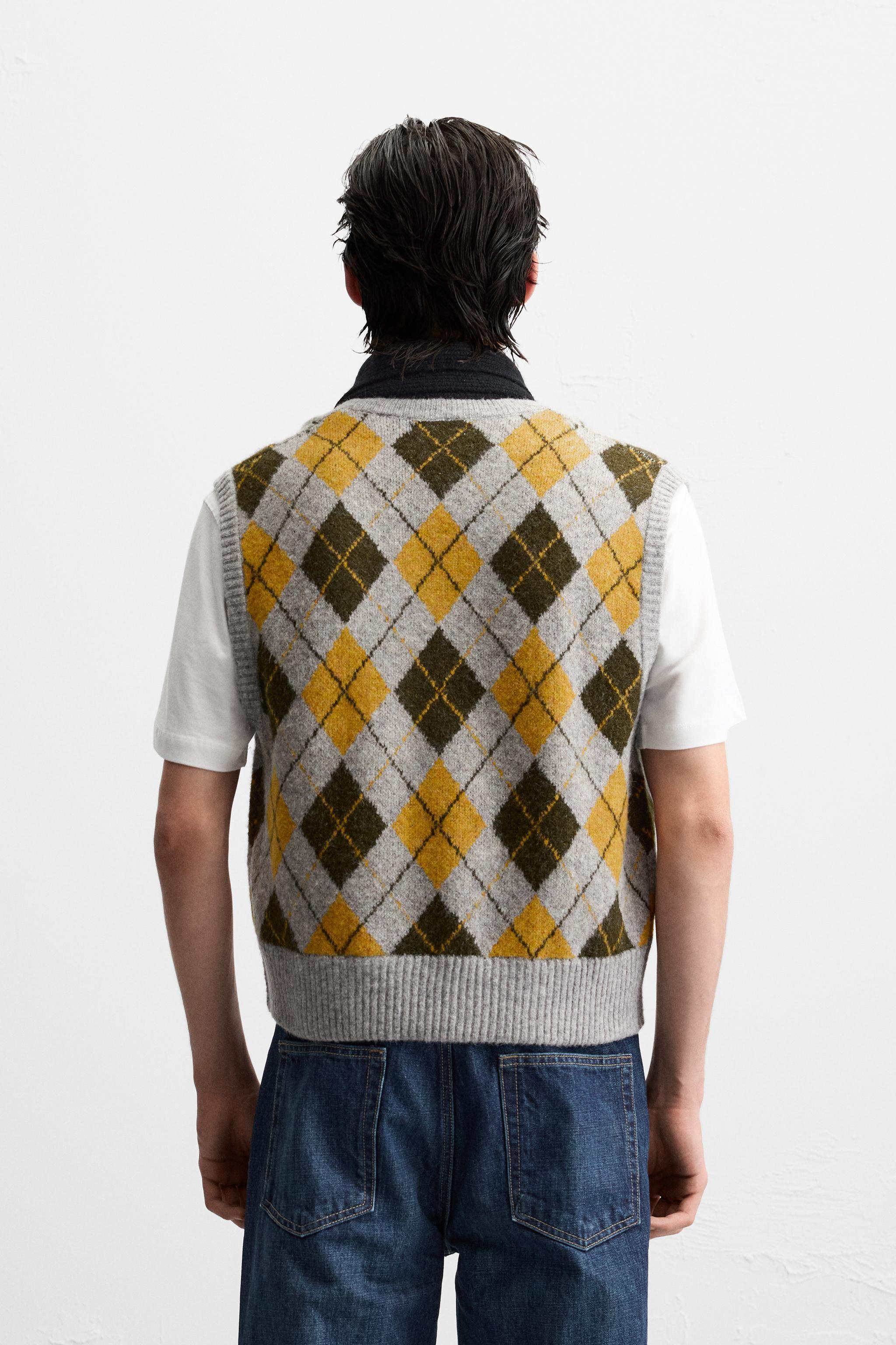 KNIT ARGYLE VEST Product Image