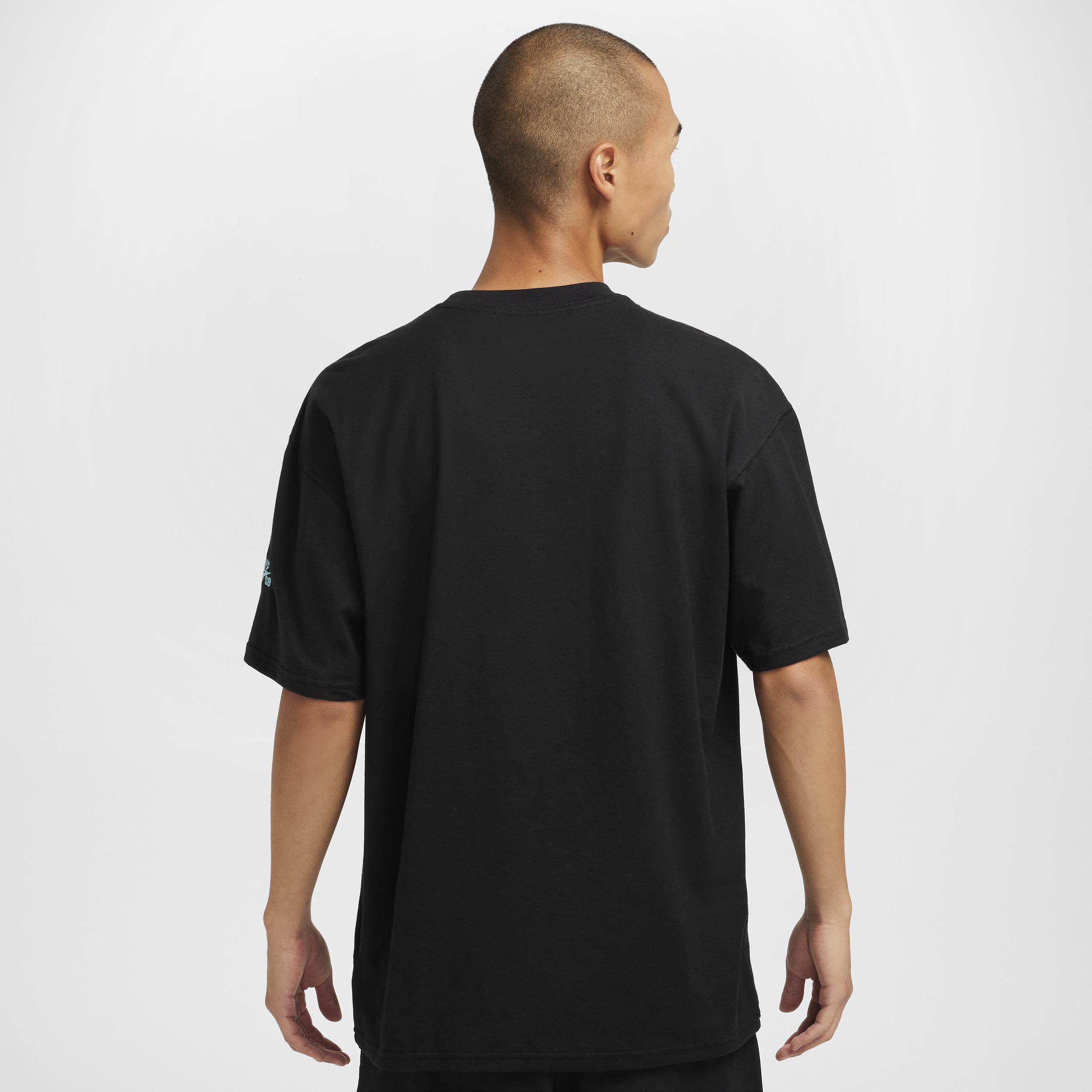 Nike Sportswear Men's Max90 T-Shirt Product Image