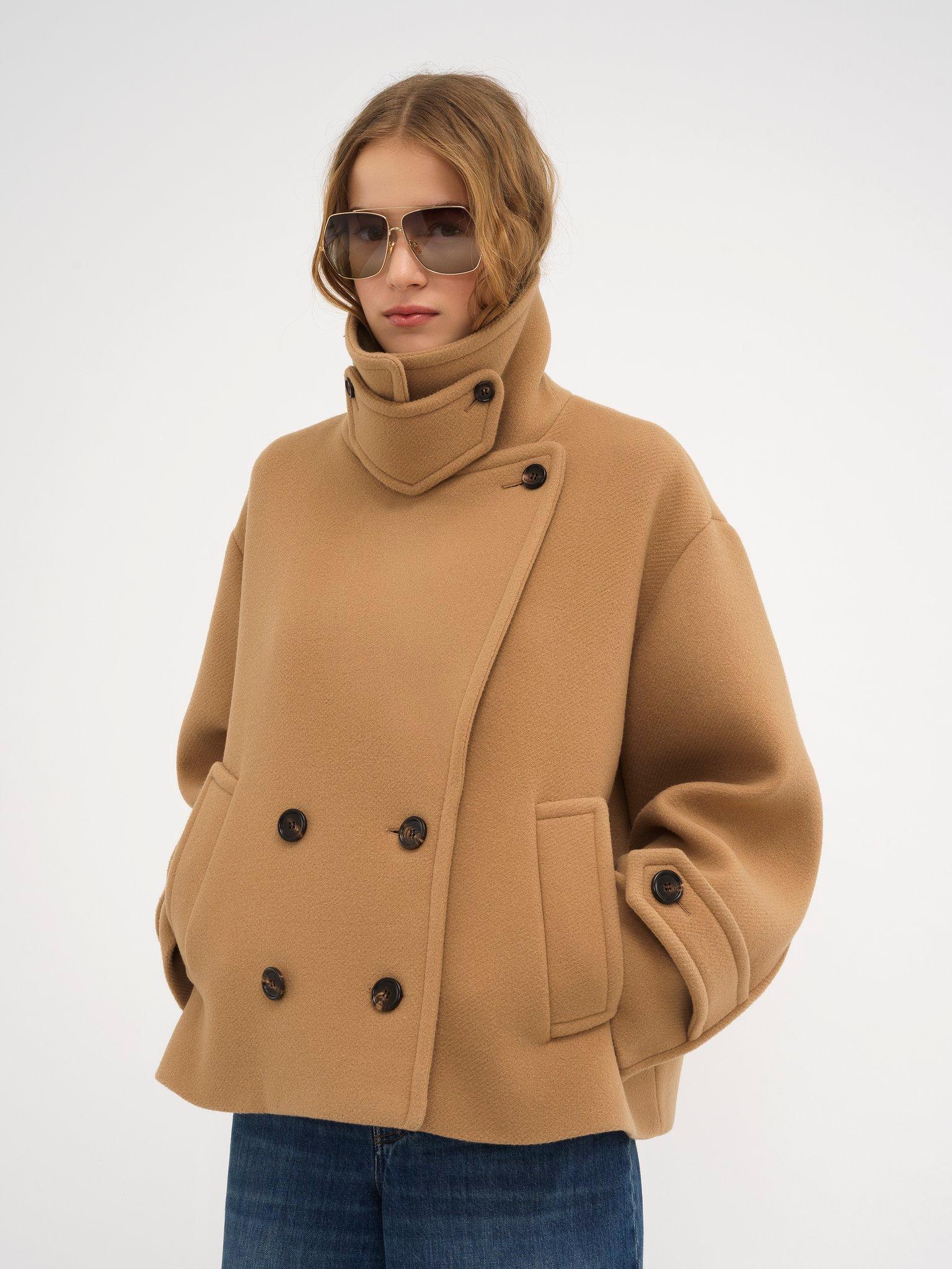 Oversized short coat in wool Product Image