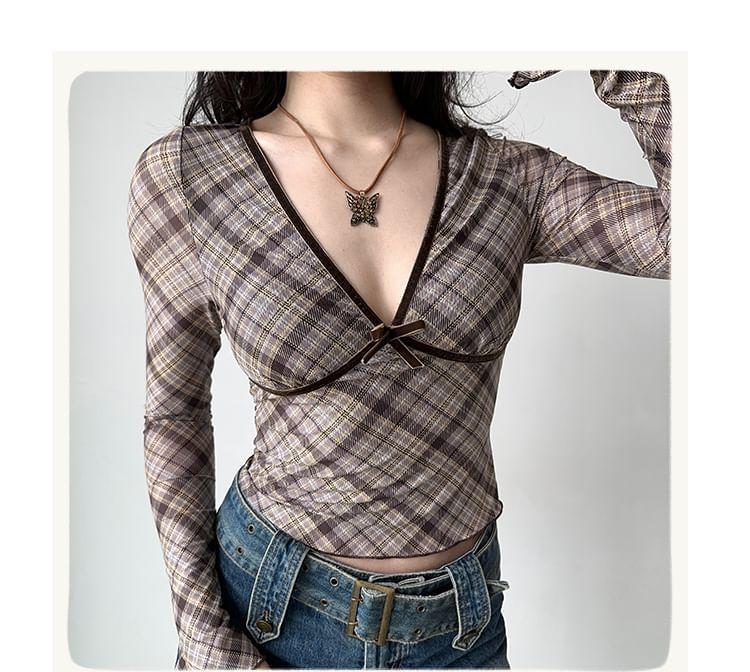 Long-Sleeve V-Neck Plaid Crop Top Product Image