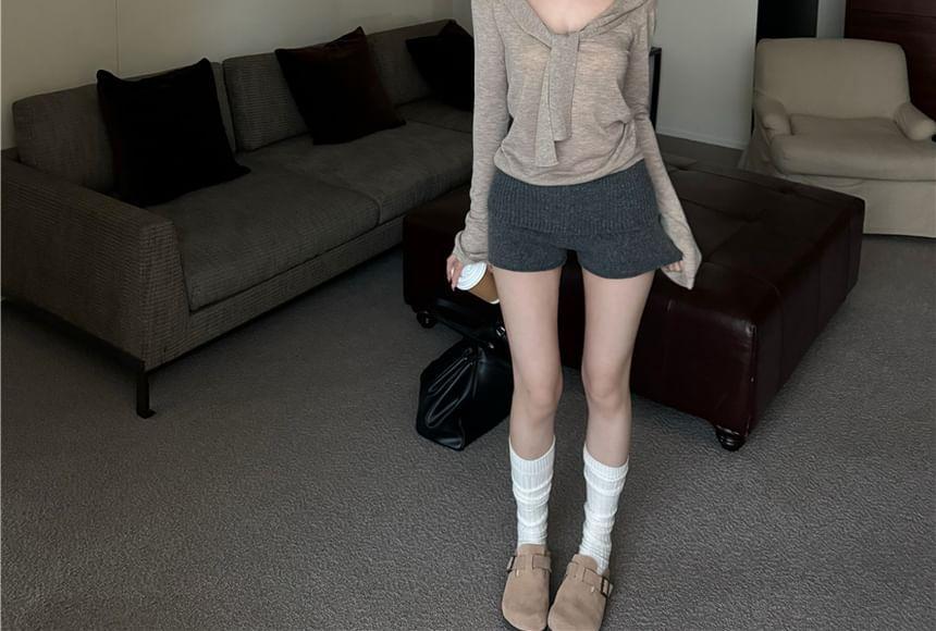 Long-Sleeve V-Neck Plain Top / Hot Pants Product Image