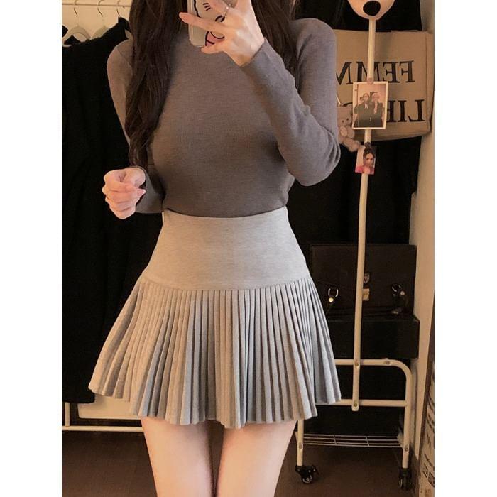 High Waist Plain Mini Pleated Skirt Product Image