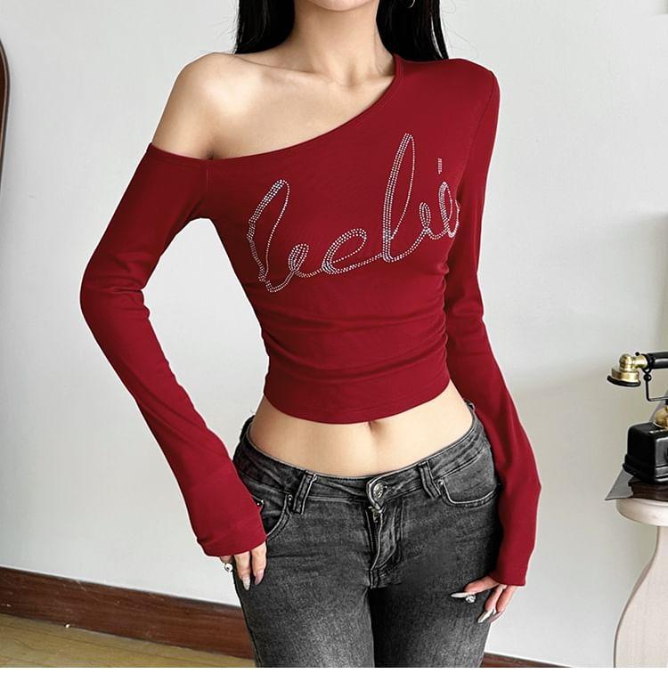 Long-Sleeve One-Shoulder Lettering Cropped Tee Product Image