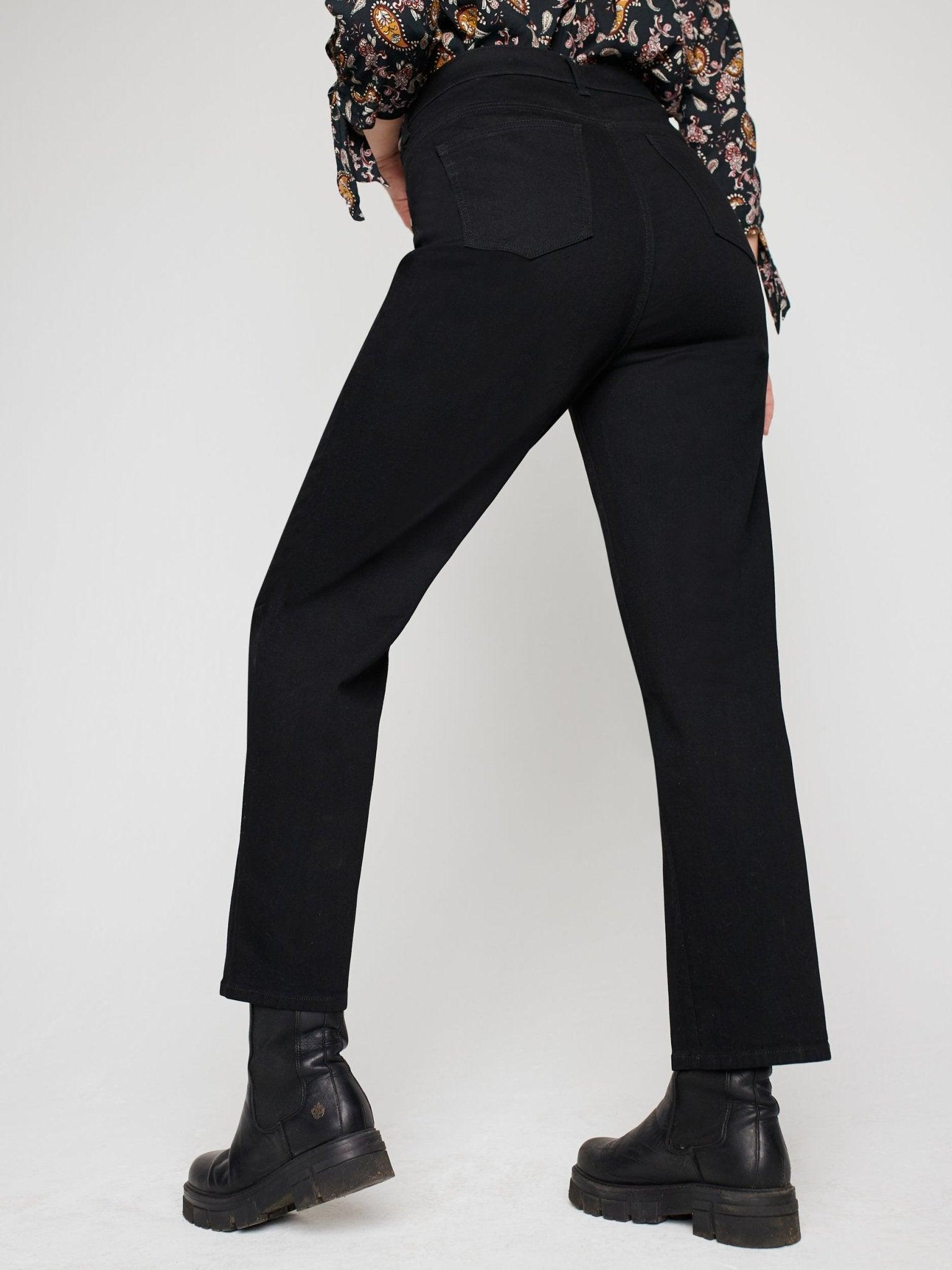 Westport Signature Black Straight Leg Jeans Female Product Image