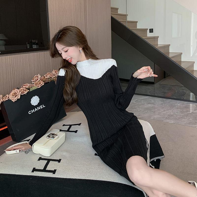 Long-Sleeve Mock Neck Two Tone Knit Sheath Dress Product Image